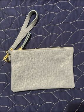 Women’s Light Gray Leather Wristlet Clutch